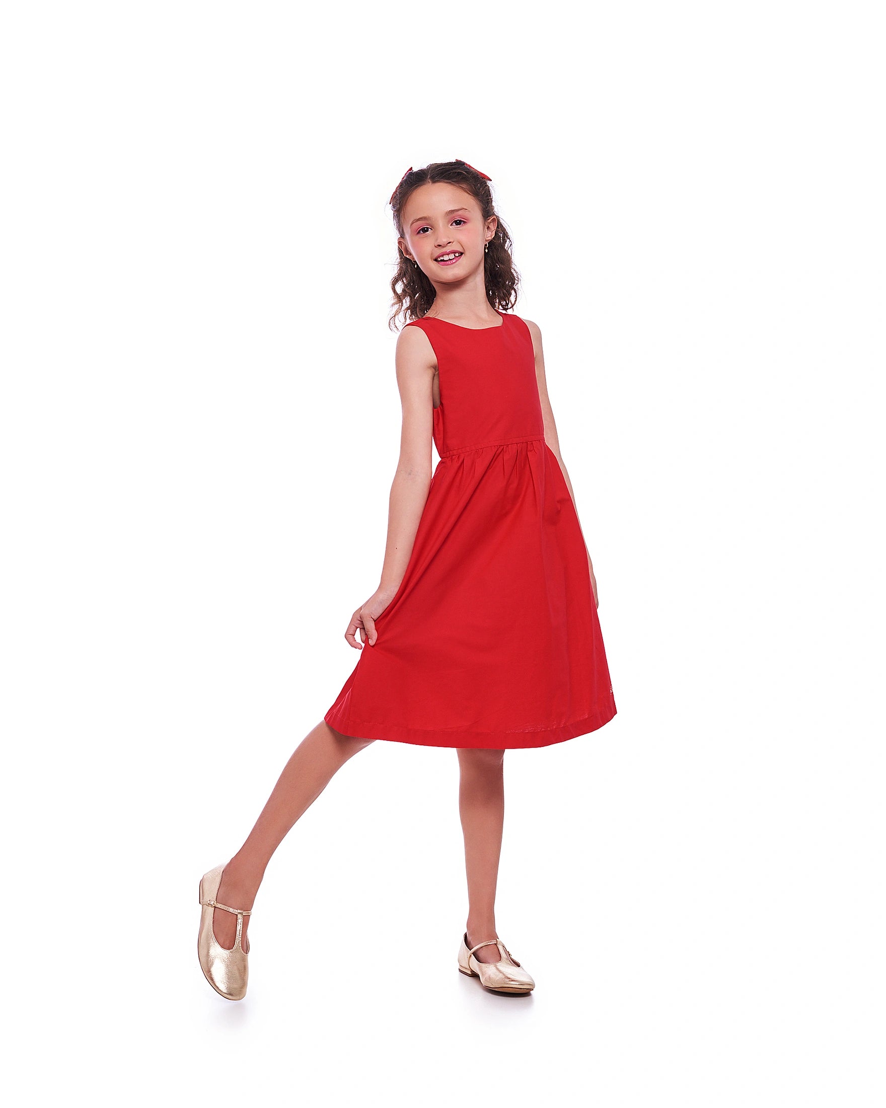 Vestido curto feminino infantil com alças largas e saia fluida