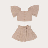 Conjunto infantil feminino com blusa de mangas amplas e saia rodada bege