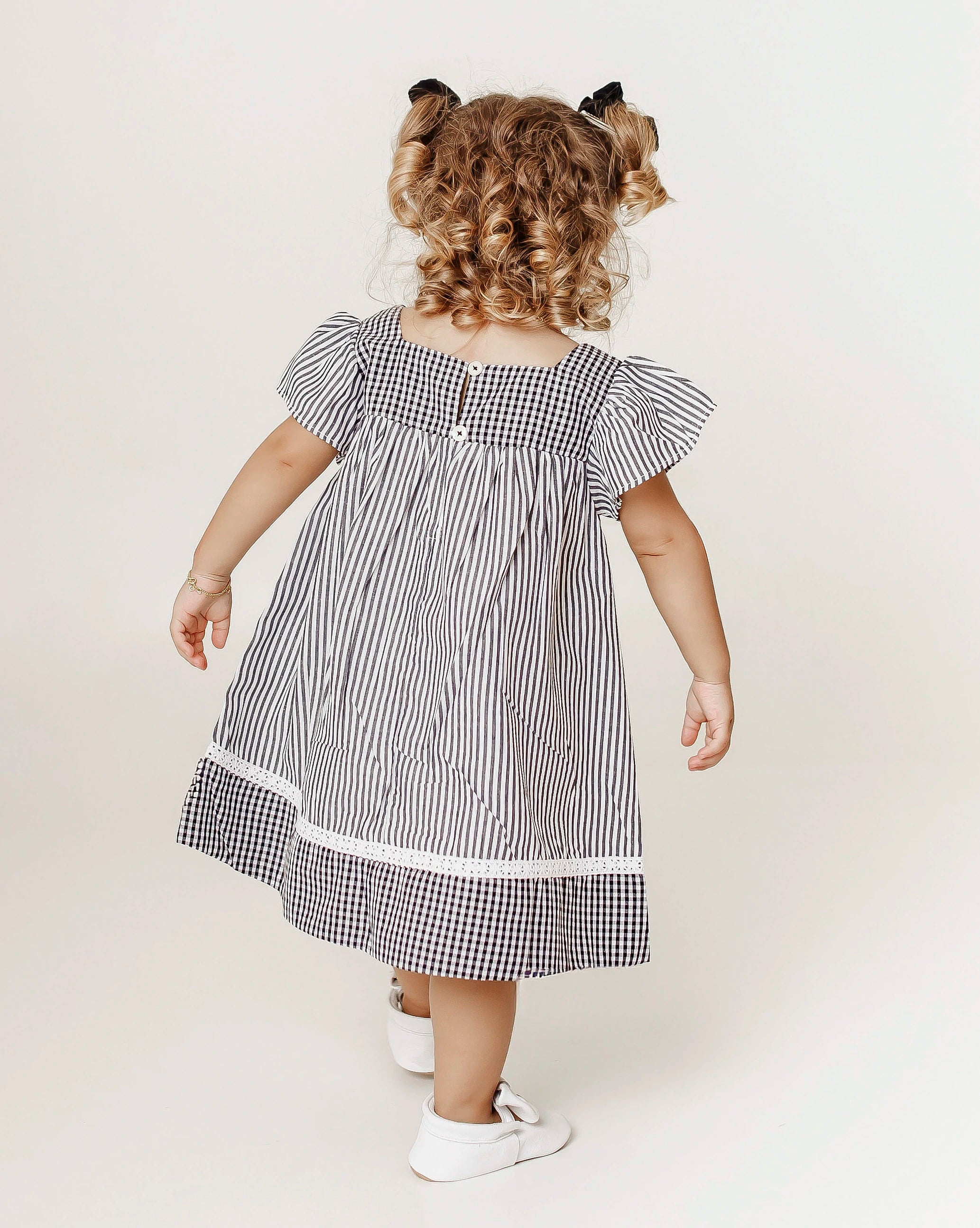 Vestido com estampa Abelhas infantil feminino Antonita para meninas de 2 a 10 anos