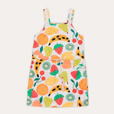 Jardineira infantil com estampa de frutas coloridas e alças largas
