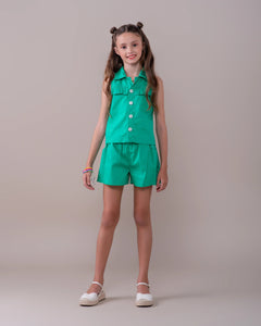 Conjunto infantil feminino verde com blusa sem mangas e saia elástica, detalhes em babados