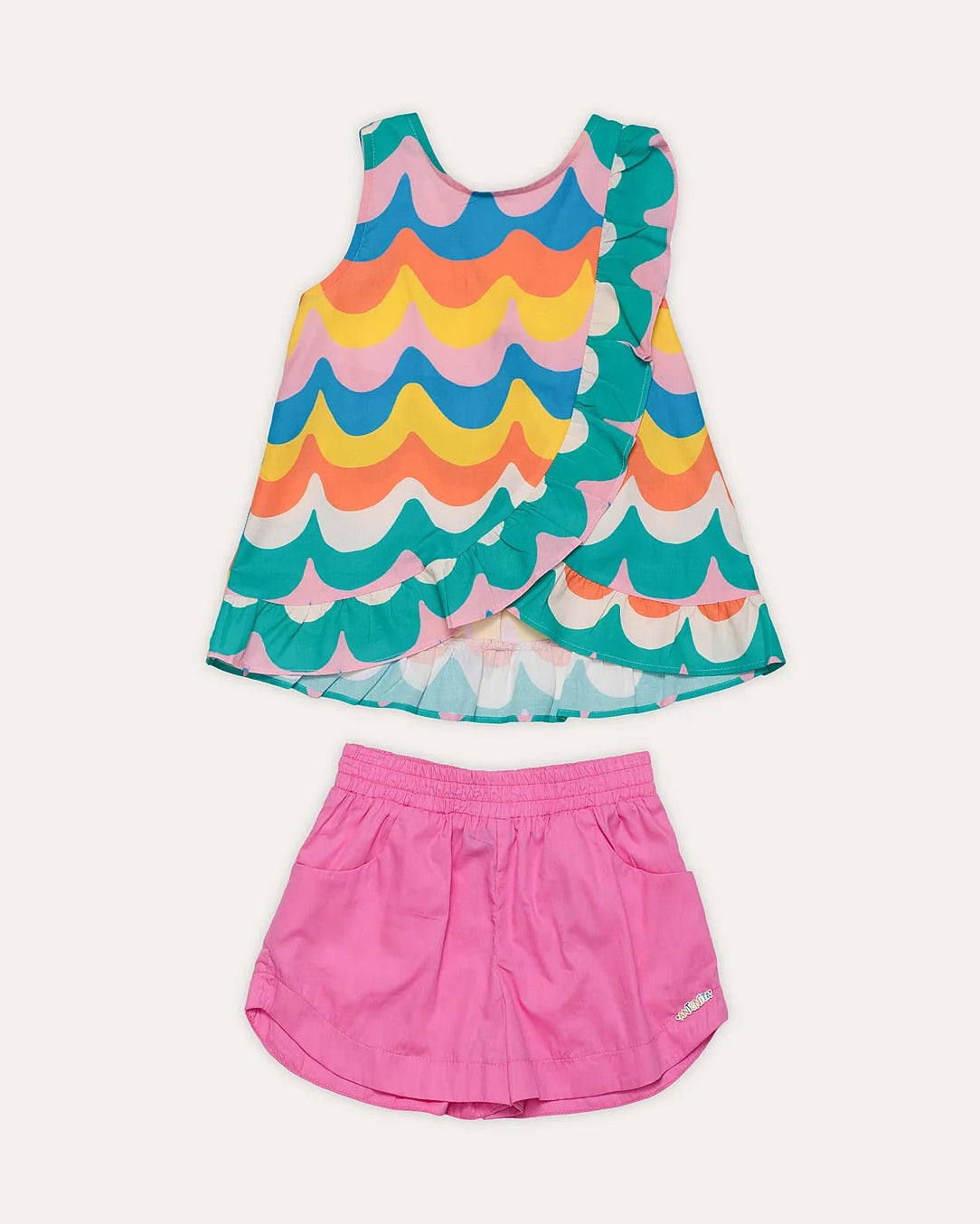 Conjunto infantil com blusa de alças largas e estampa de ondas coloridas, saia rosa
