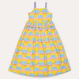 Vestido midi feminino infantil amarelo com estampa de círculos e quadrados coloridos, alças finas e saia rodada