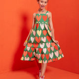 Vestido infantil verde com estampa de corações coloridos e babados na barra