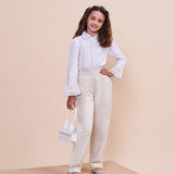 Camisa branca feminina infantil com mangas longas e babados na barra