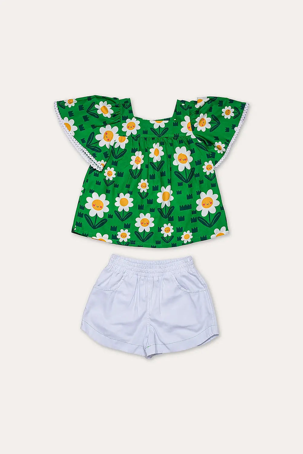 Conjunto infantil feminino com blusa verde de flores brancas e short branco