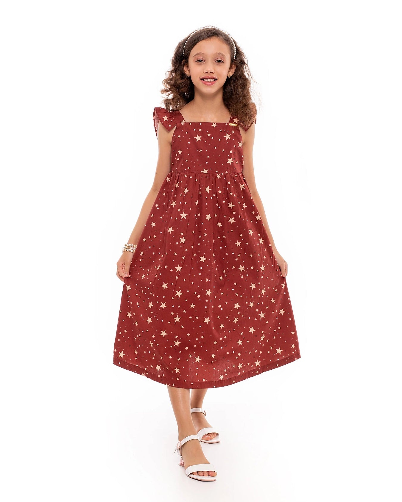 Vestido midi feminino infantil com alças largas, babados e estampa de estrelas