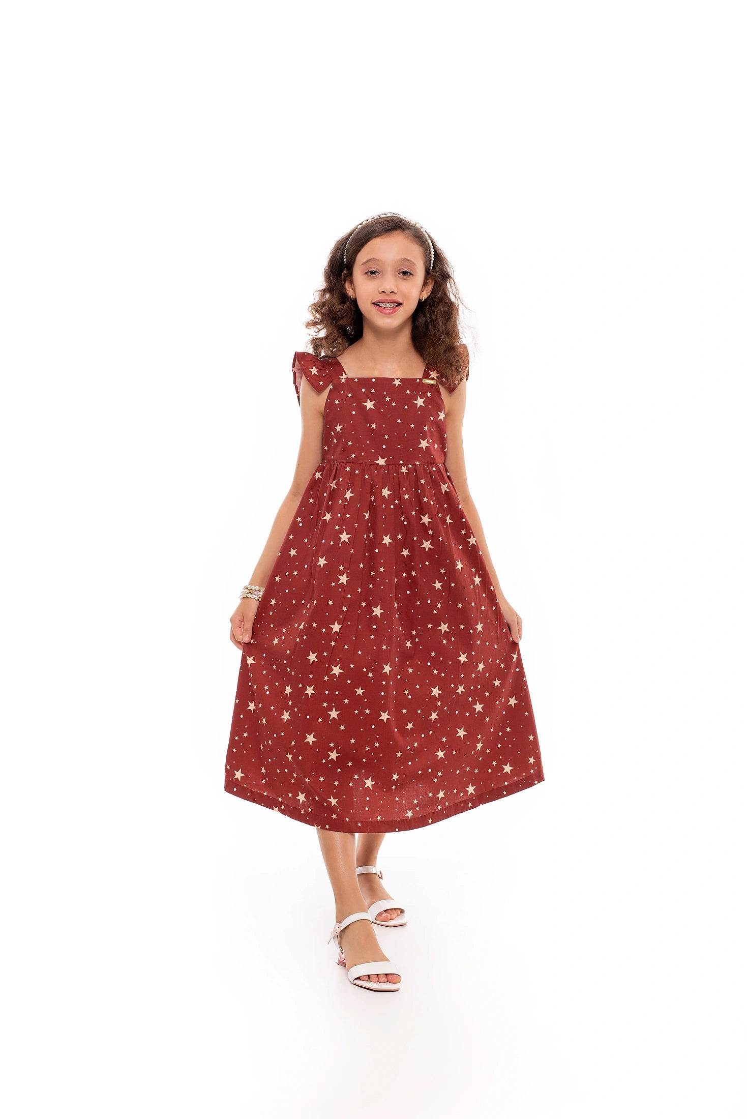 Vestido midi feminino infantil com alças largas, babados e estampa de estrelas