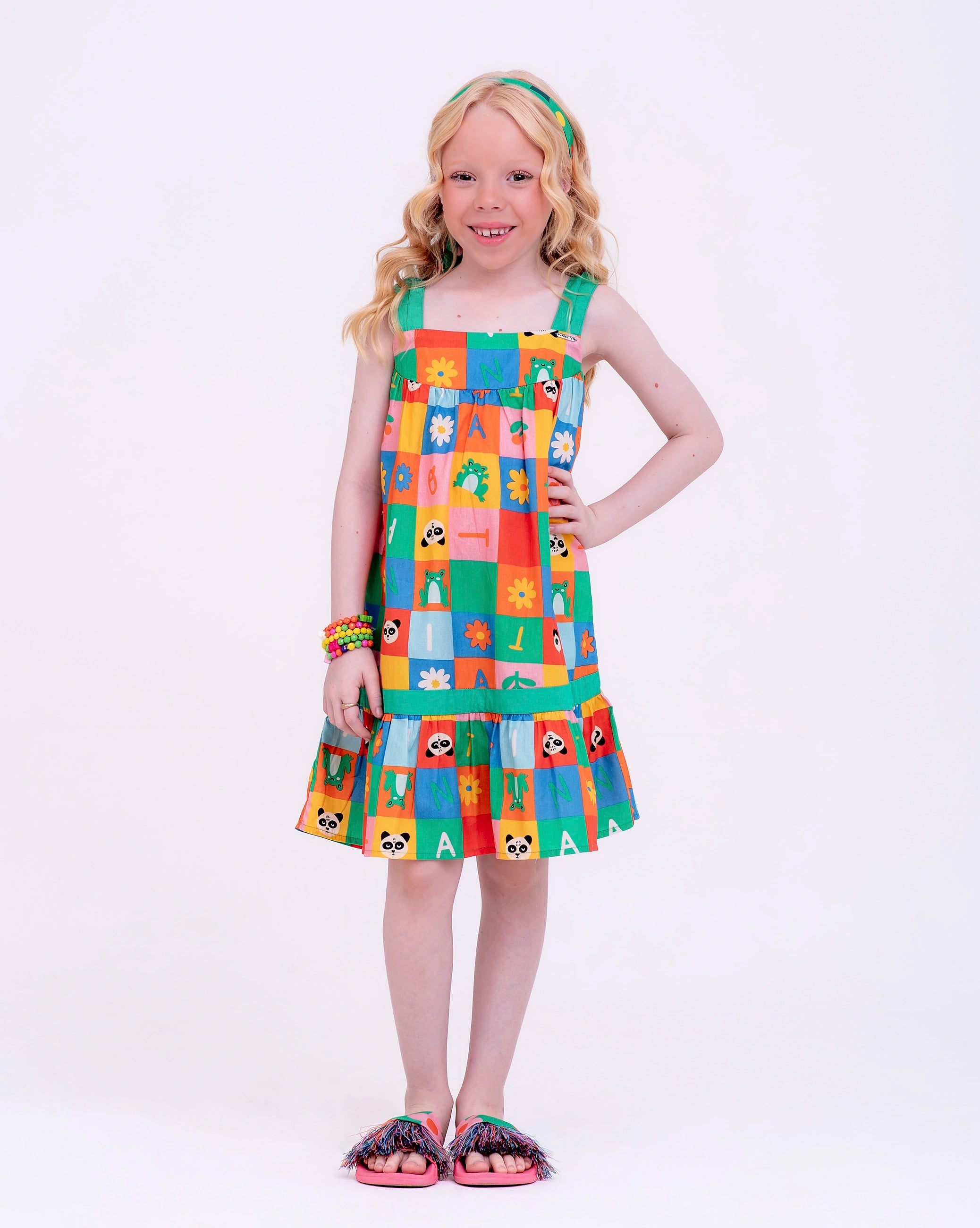 Vestido de alça com estampa Caça-Palavras infantil feminino Antonita para meninas de 2 a 10 anos