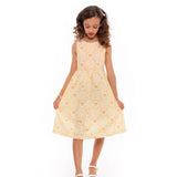 Vestido midi feminino infantil amarelo com estampa de flores grandes em padrão quadriculado