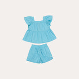 Conjunto feminino infantil azul com blusa de mangas amplas e short com babados