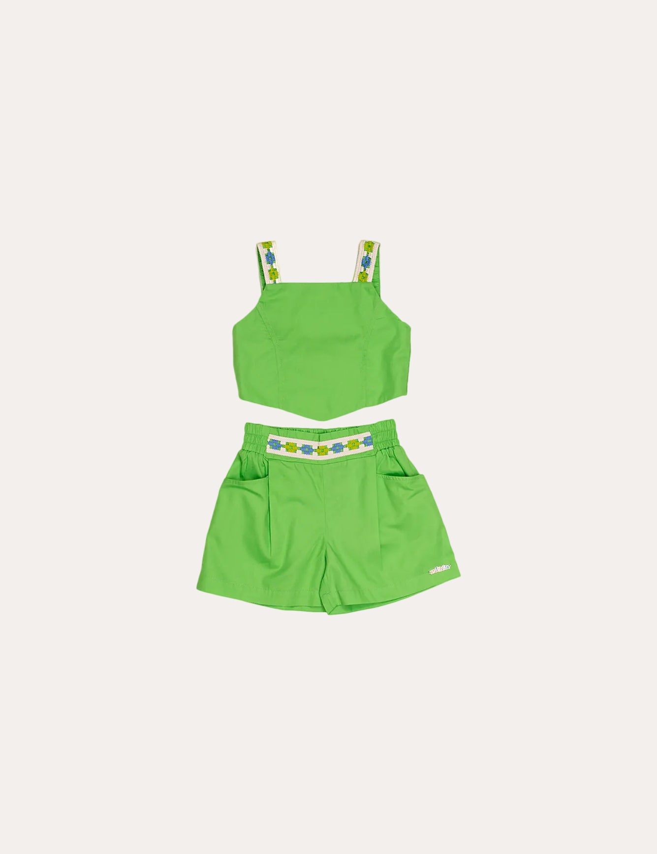 Conjunto feminino infantil verde com blusa de alças largas e short leve