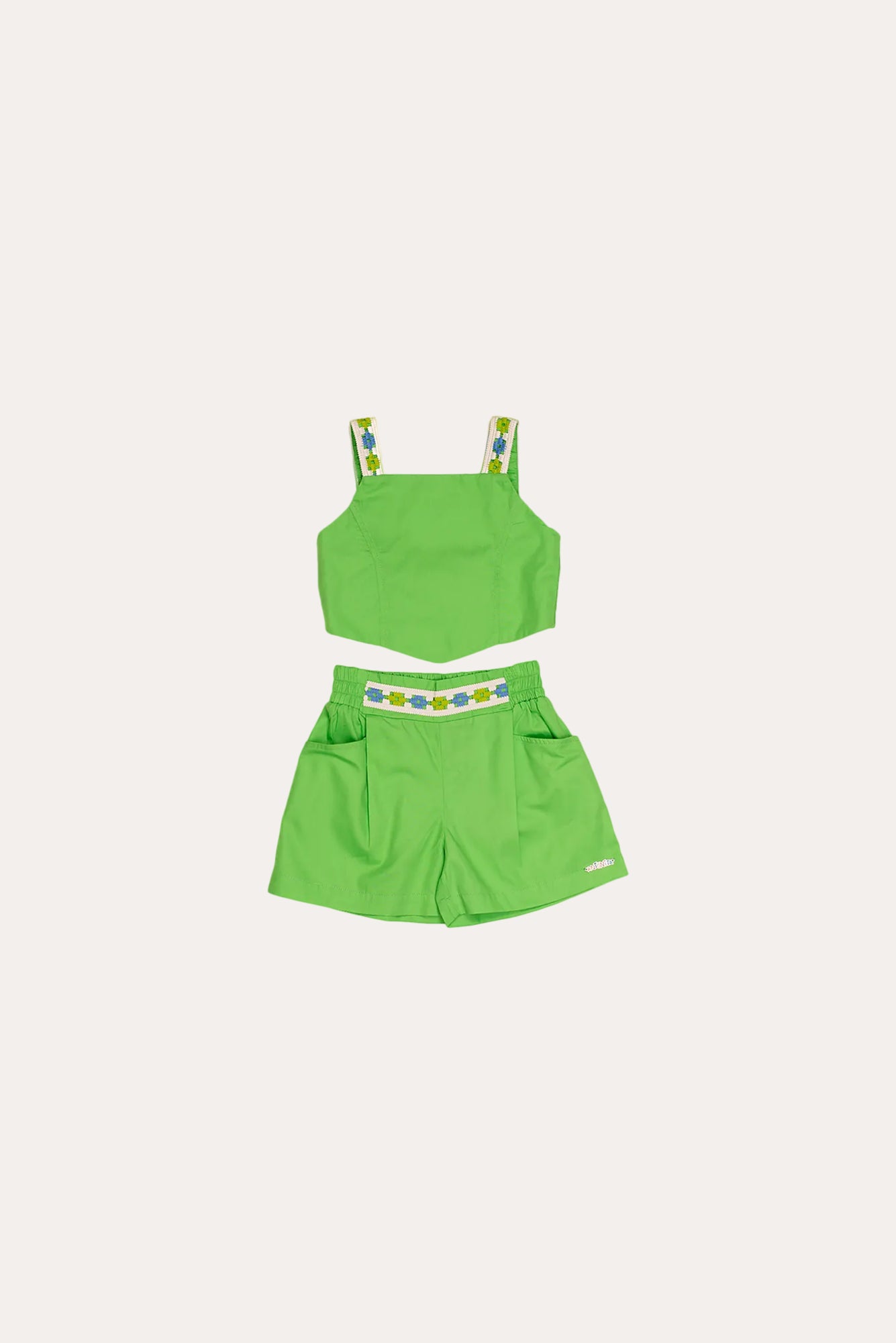 Conjunto feminino infantil verde com blusa de alças largas e short leve