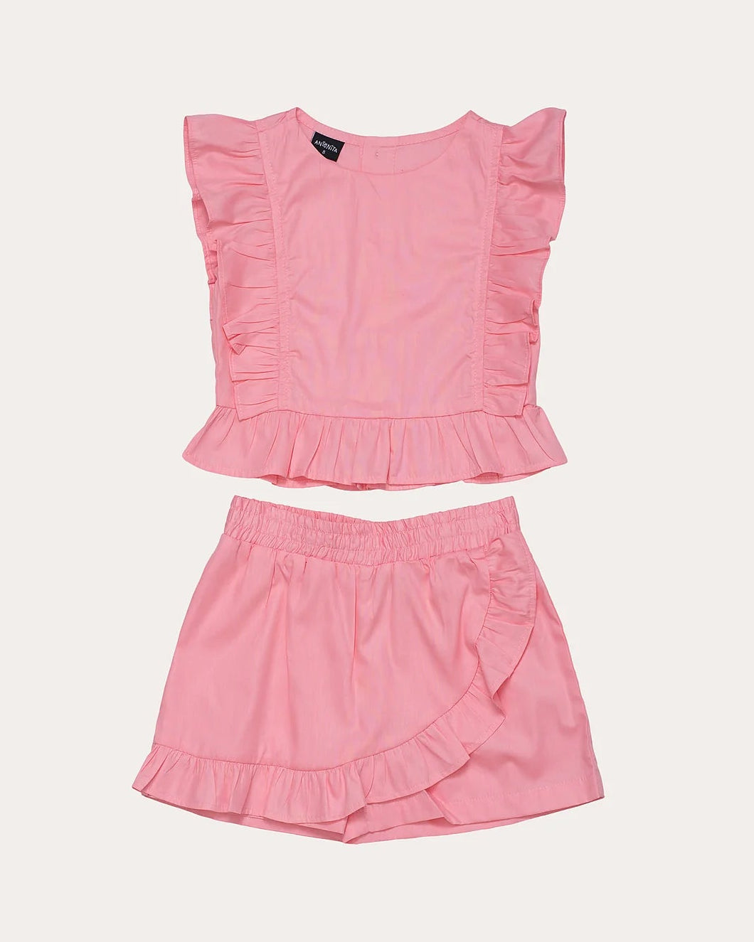 Conjunto rosa infantil com blusa de mangas bufantes e saia-short com babados