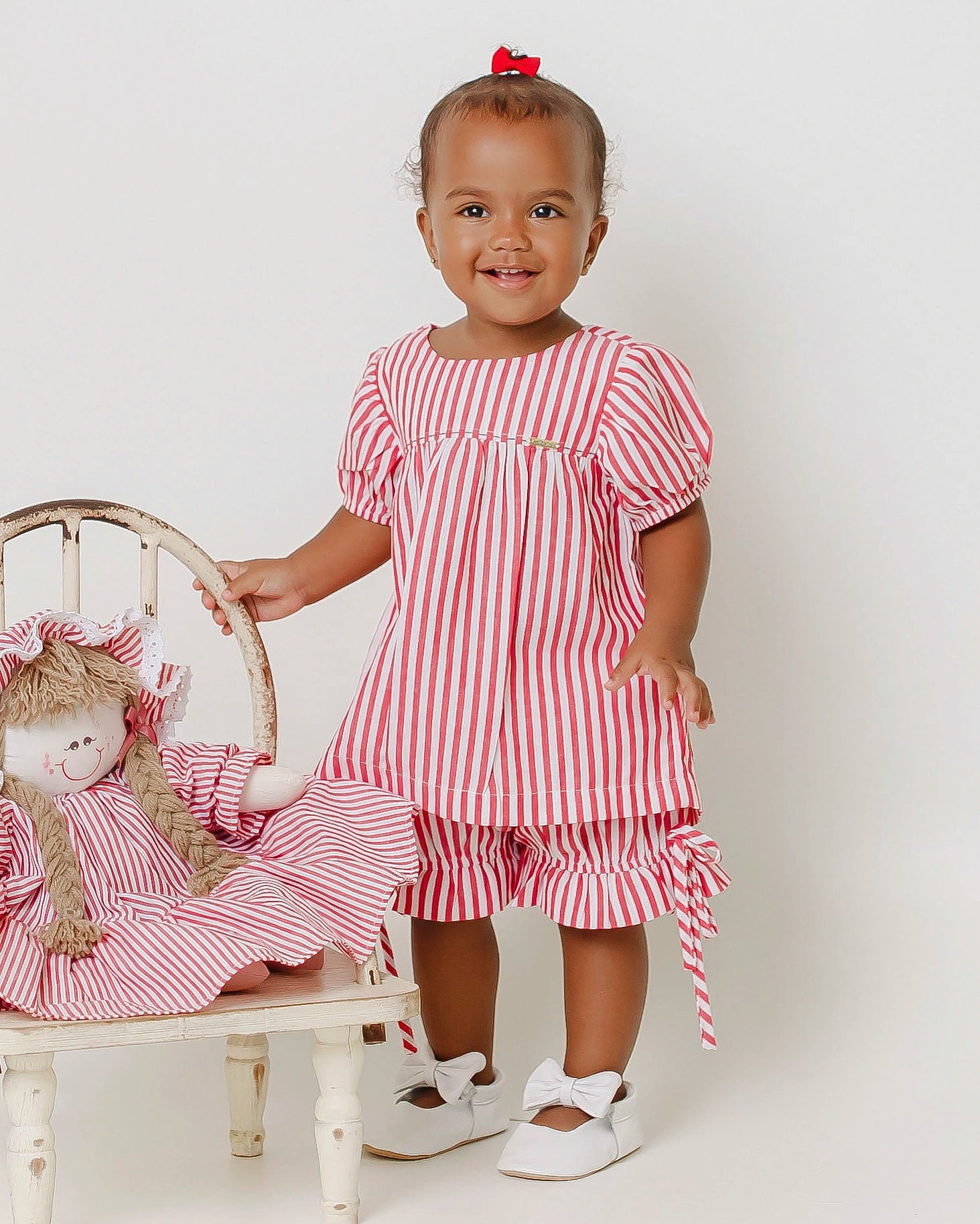 Conjunto com blusa de manga curta e shorts listrados infantil feminino Antonita para meninas de 2 a 10 anos