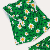 Conjunto infantil feminino com blusa verde e short, estampa de flores brancas e detalhe em renda