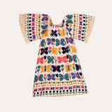 Vestido midi infantil com estampa de borboletas coloridas e franjas na barra