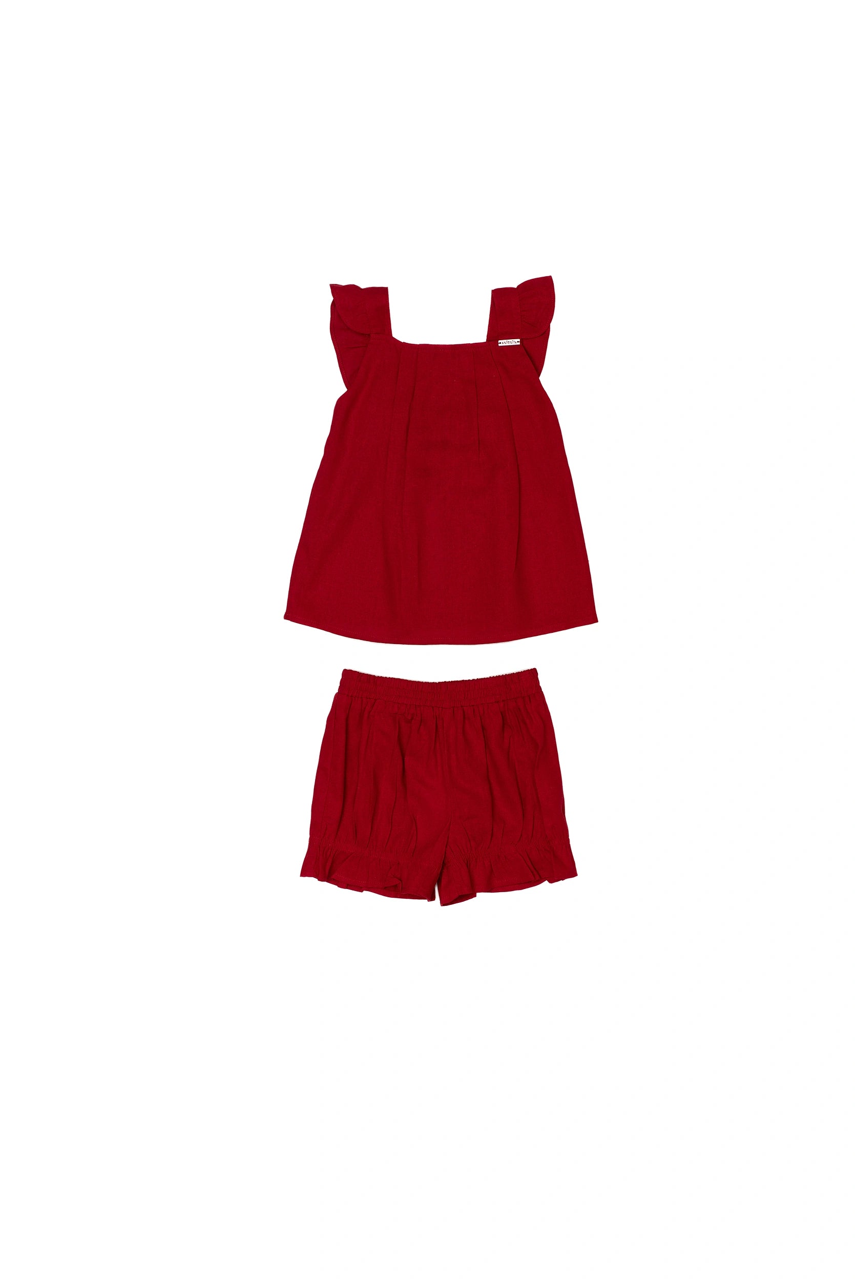 Conjunto infantil feminino com blusa vermelha de alças e short leve, detalhes em babados