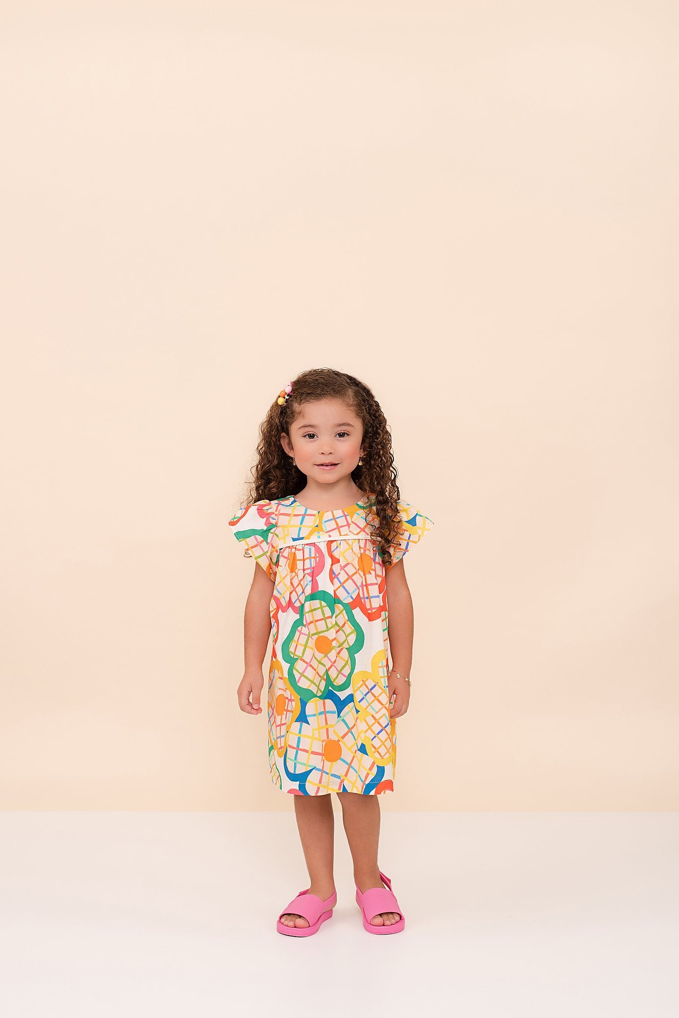 Vestido infantil feminino com estampa floral colorida e alças largas, ideal para meninas de 0 a 3 anos