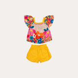 Conjunto infantil feminino com blusa floral colorida e short amarelo