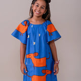 Vestido infantil azul com estampa de cachorrinhos Basset e mangas amplas