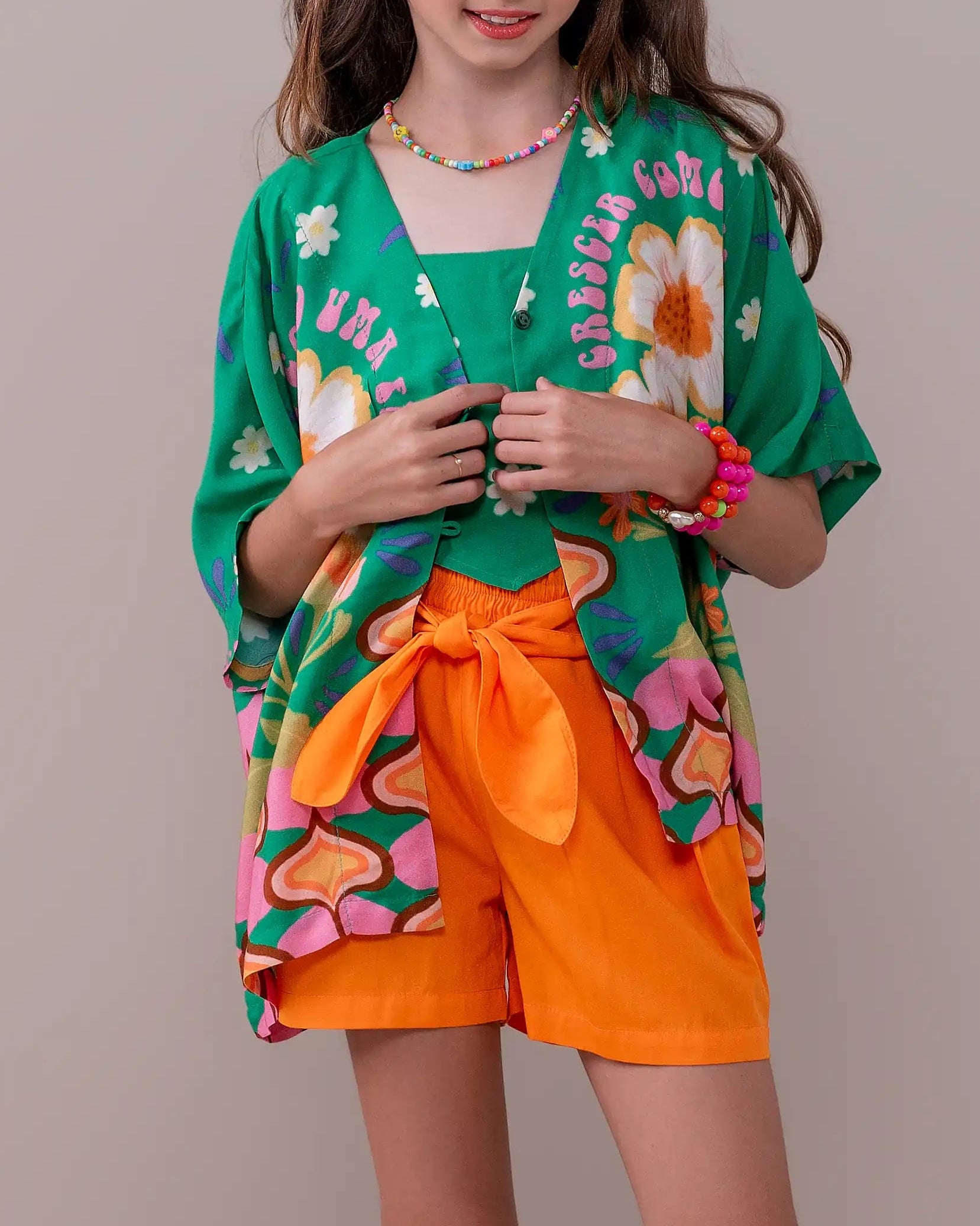 Short feminino infantil com cintura alta e detalhe de laço, peça lúdica e confortável