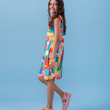 Macacão infantil feminino com estampa geométrica colorida e alças amarradas