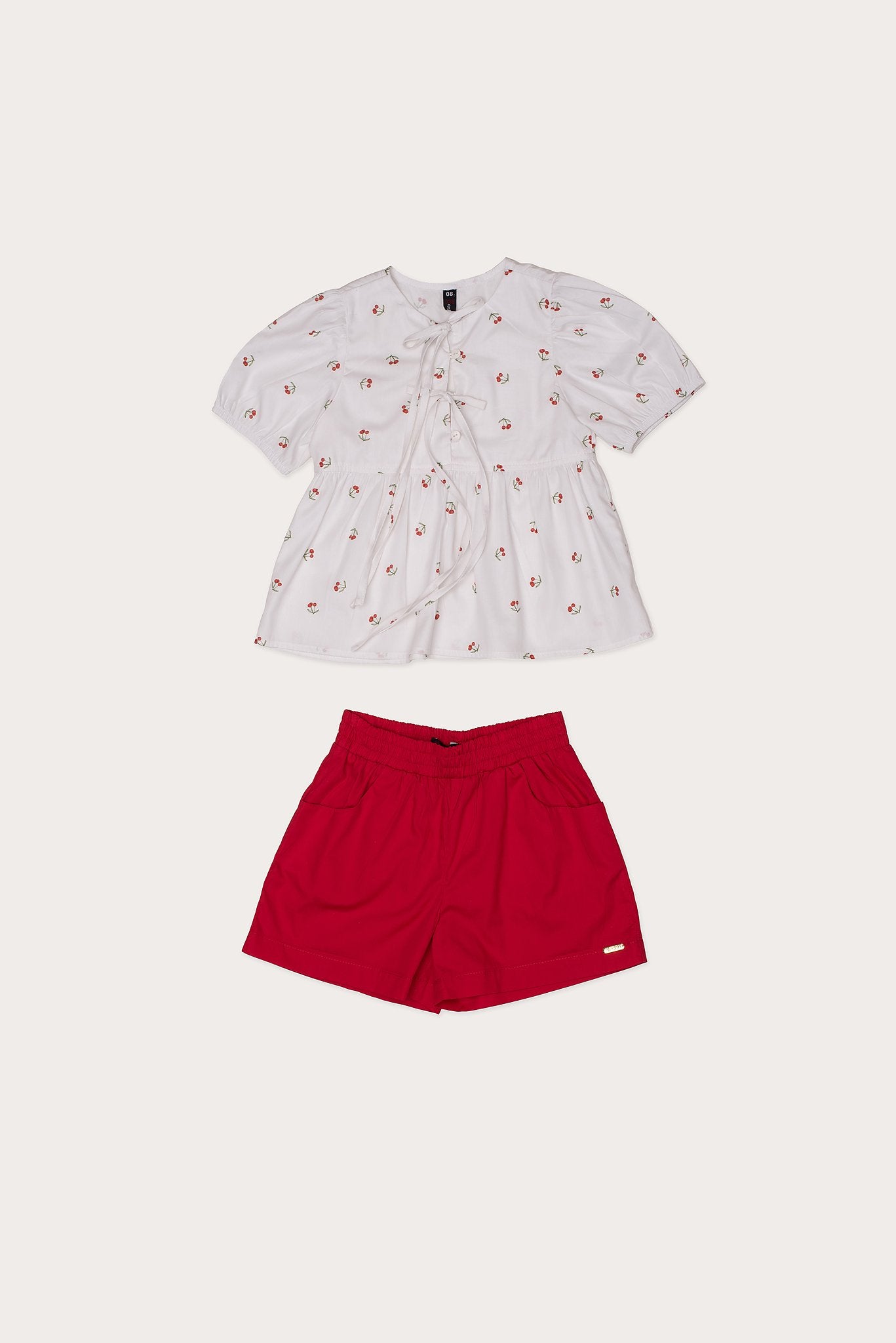 Conjunto infantil feminino com blusa de cerejas e short vermelho