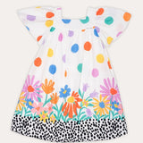 Vestido infantil com estampa de flores coloridas e bolinhas, mangas amplas e saia solta