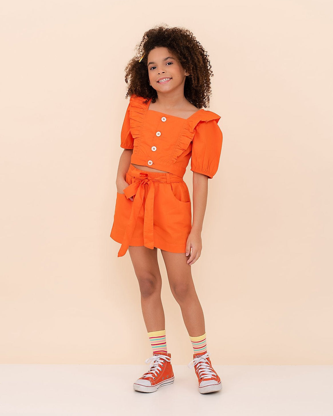 Conjunto feminino infantil coral com blusa de babados e short leve