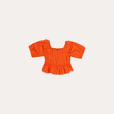 Blusa infantil feminina com mangas bufantes e detalhe de franzido na parte frontal