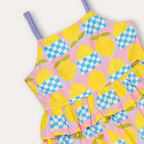 Vestido midi feminino infantil amarelo com estampa de círculos e quadrados coloridos, alças finas e saia rodada