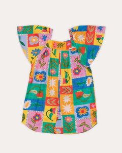 Macacão feminino infantil com estampa de flores coloridas e mangas amplas