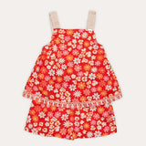 Macacão floral vermelho com alças largas e detalhes em flores brancas, feminino infantil.