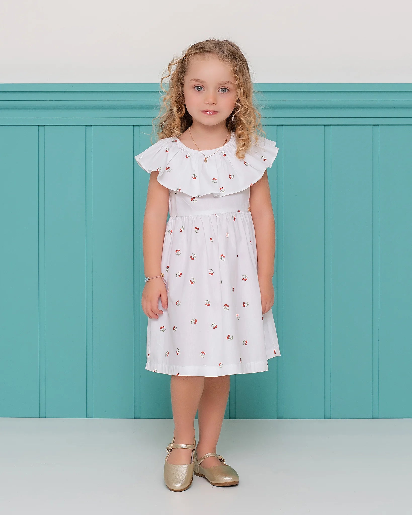 Vestido infantil feminino com estampa de cerejinhas e babado nas mangas
