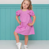 Vestido curto lilás com mangas bufantes e detalhe franzido, feminino infantil
