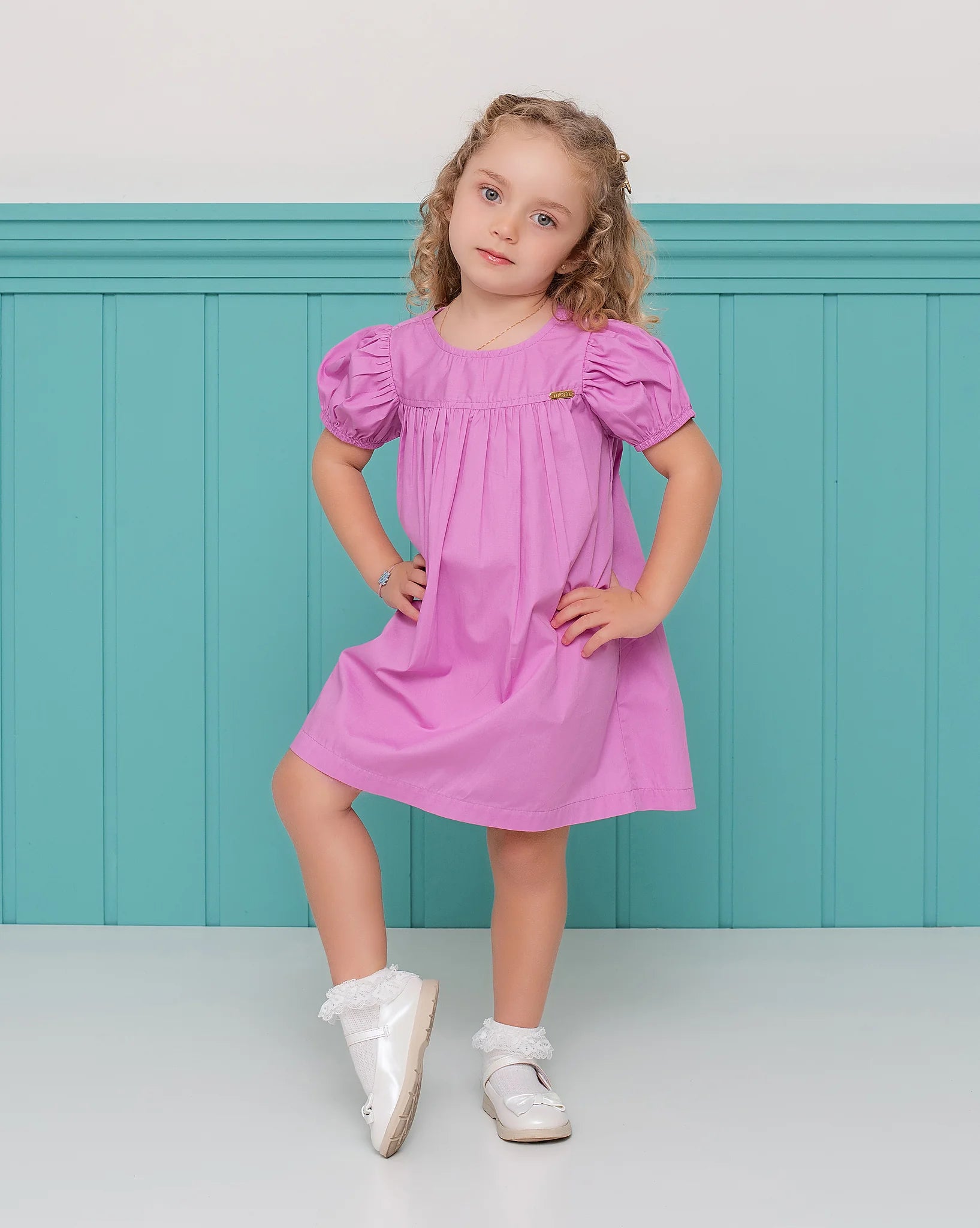 Vestido curto lilás com mangas bufantes e detalhe franzido, feminino infantil