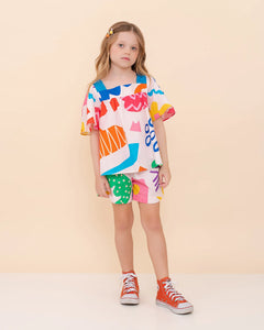 Conjunto infantil feminino com blusa de mangas amplas e shorts, estampa geométrica colorida