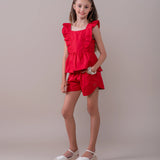 Conjunto infantil feminino com blusa de alças largas e shorts, detalhe de babados