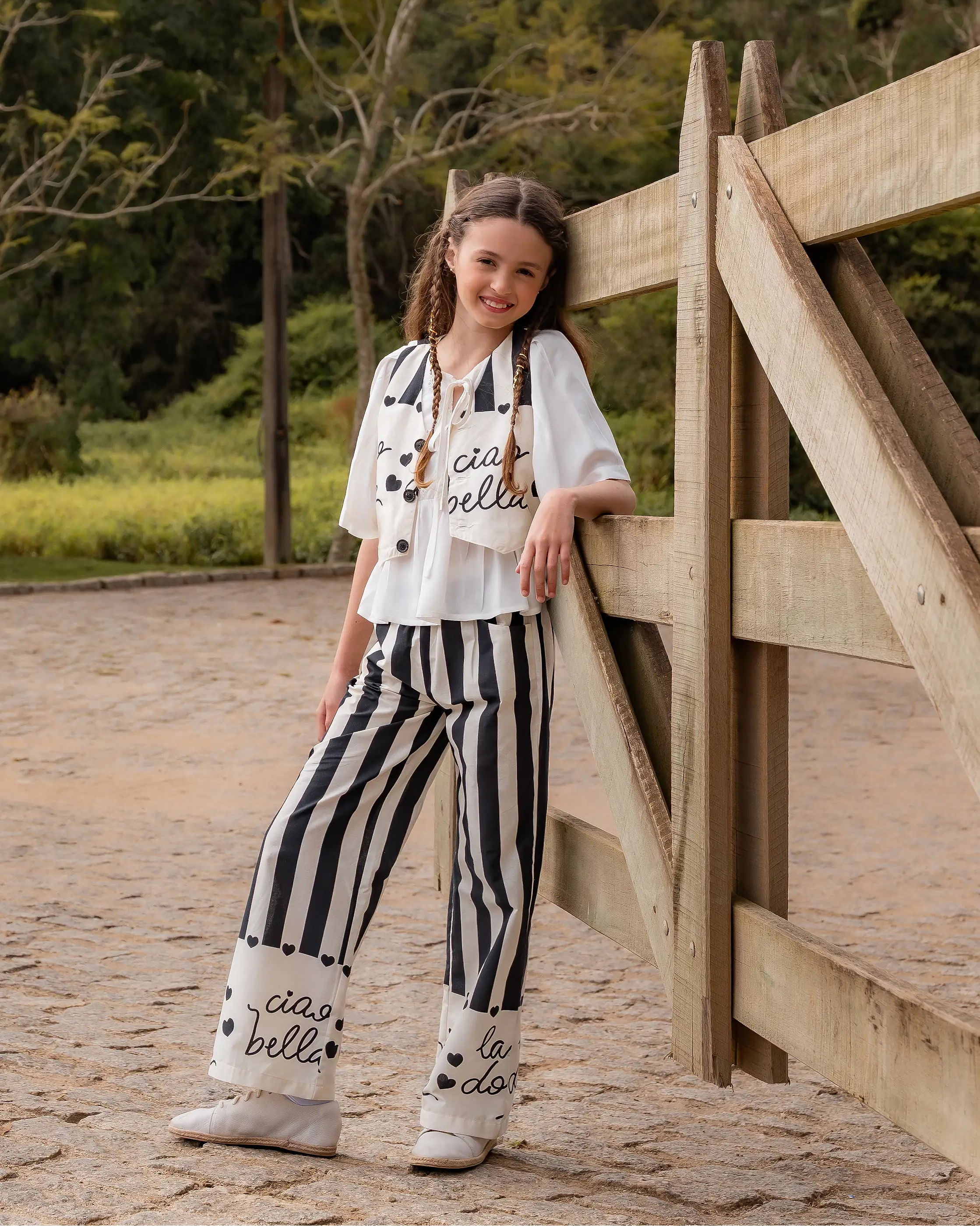 Conjunto com blusa cropped e calça listrada infantil feminino Antonita para meninas de 6 a 16 anos