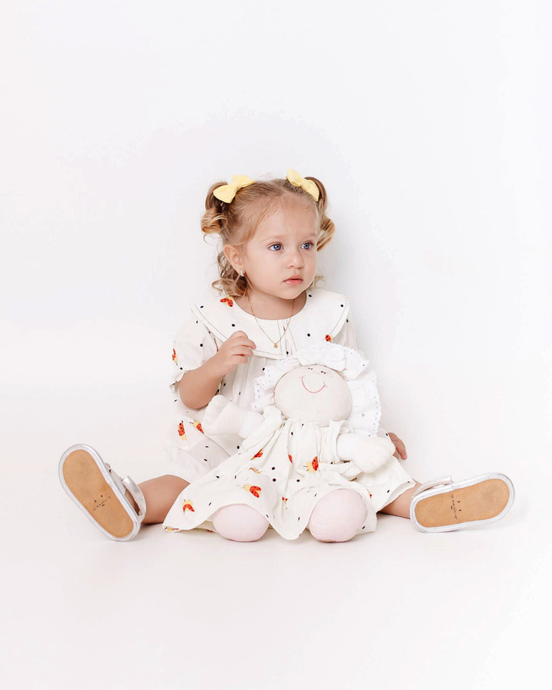 Vestido com estampa de abelhas infantis femininos Antonita para meninas de 2 a 10 anos