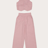 Conjunto feminino infantil com colete e calças largas, detalhe de botões no colete