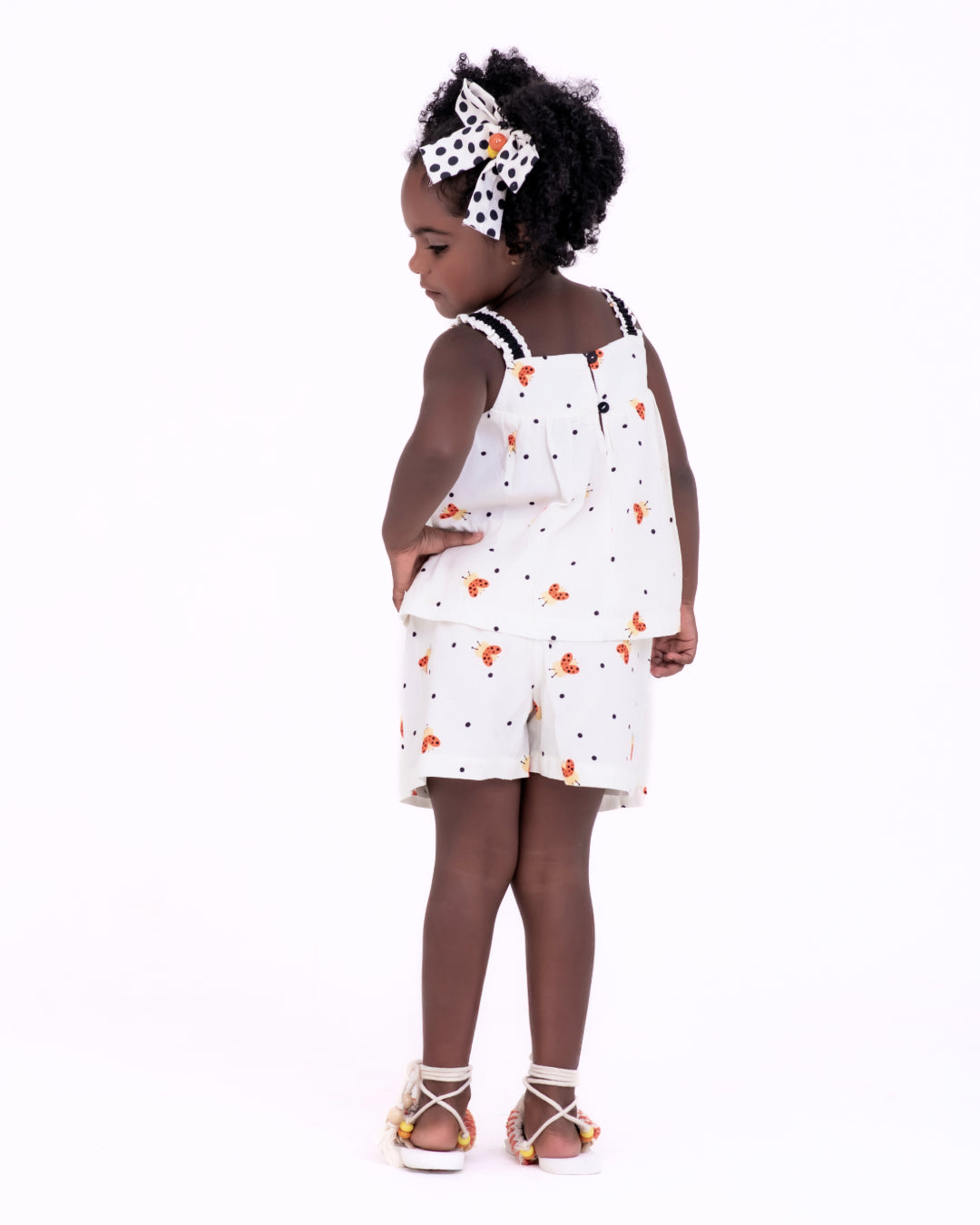 Conjunto curto com estampa de abelhas infantil feminino Antonita para meninas de 2 a 10 anos