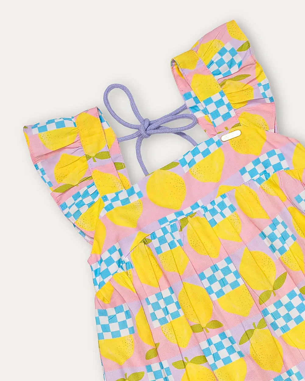 Vestido infantil amarelo com estampa de círculos e quadrados coloridos, alças largas e saia rodada