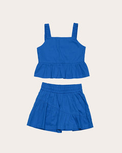 Conjunto infantil feminino azul com blusa de alças largas e saia-short com camadas