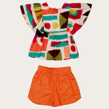 Conjunto feminino infantil com blusa estampada em formas geométricas e short laranja