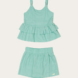 Conjunto feminino infantil com blusa de alças largas e saia curta, detalhes em camadas