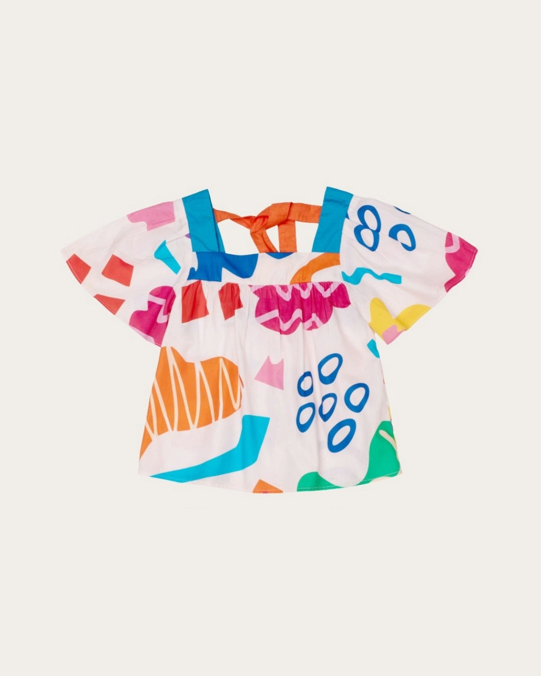 Conjunto infantil feminino com blusa de mangas amplas e shorts, estampa geométrica colorida