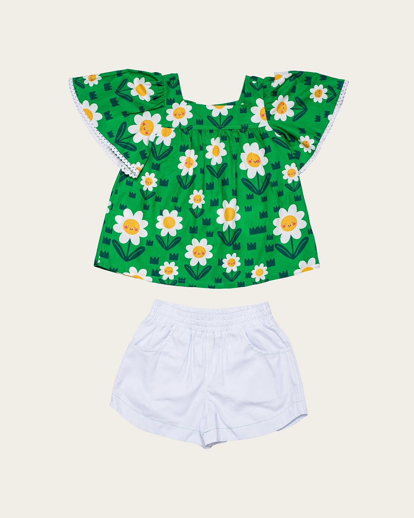 Conjunto infantil feminino com blusa verde de flores brancas e short branco