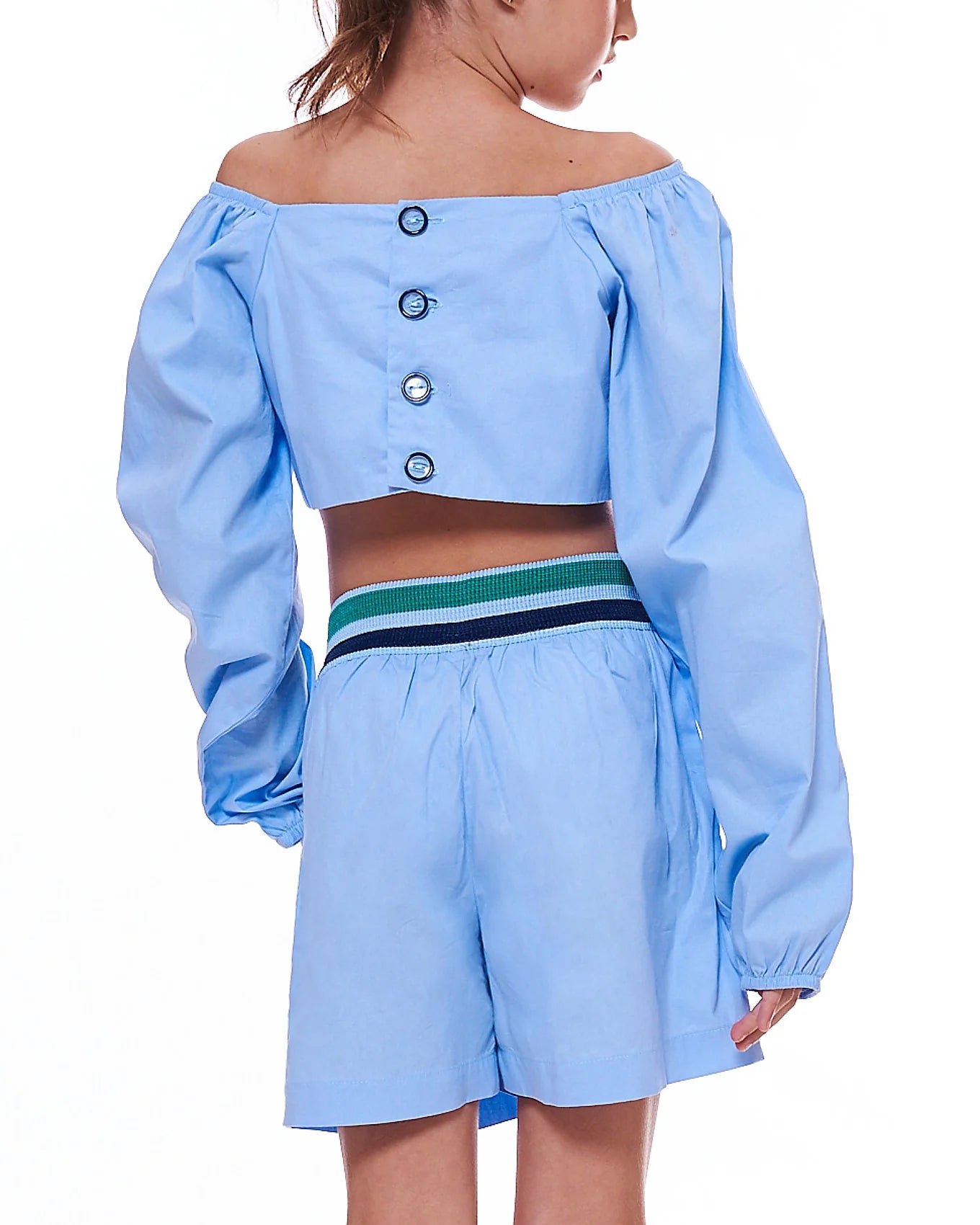Conjunto feminino infantil azul claro com cropped de mangas longas e short prático